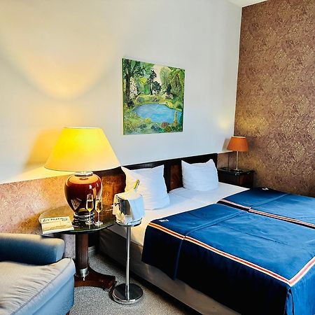 Zu Den Linden - Radebeul Pension Mit Restaurant Экстерьер фото