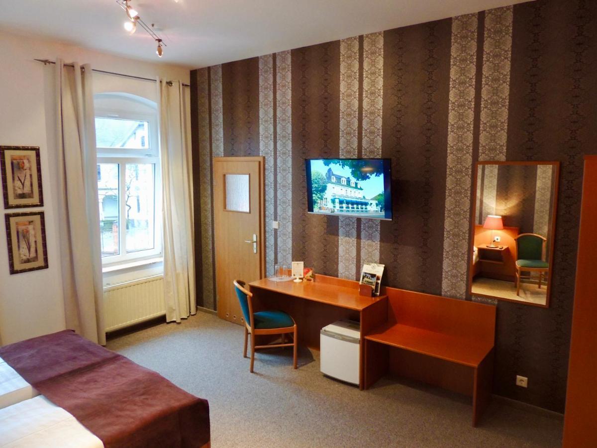 Zu Den Linden - Radebeul Pension Mit Restaurant Экстерьер фото