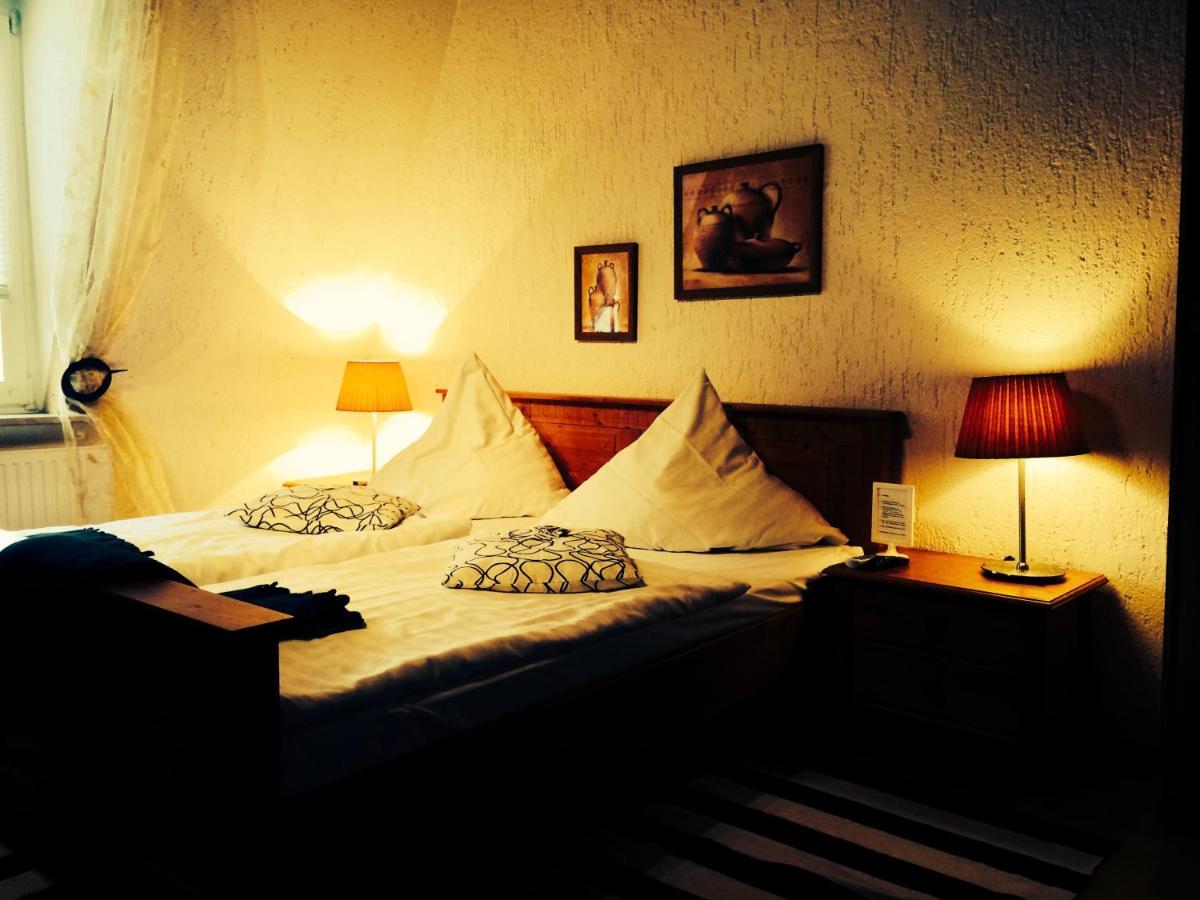 Zu Den Linden - Radebeul Pension Mit Restaurant Экстерьер фото