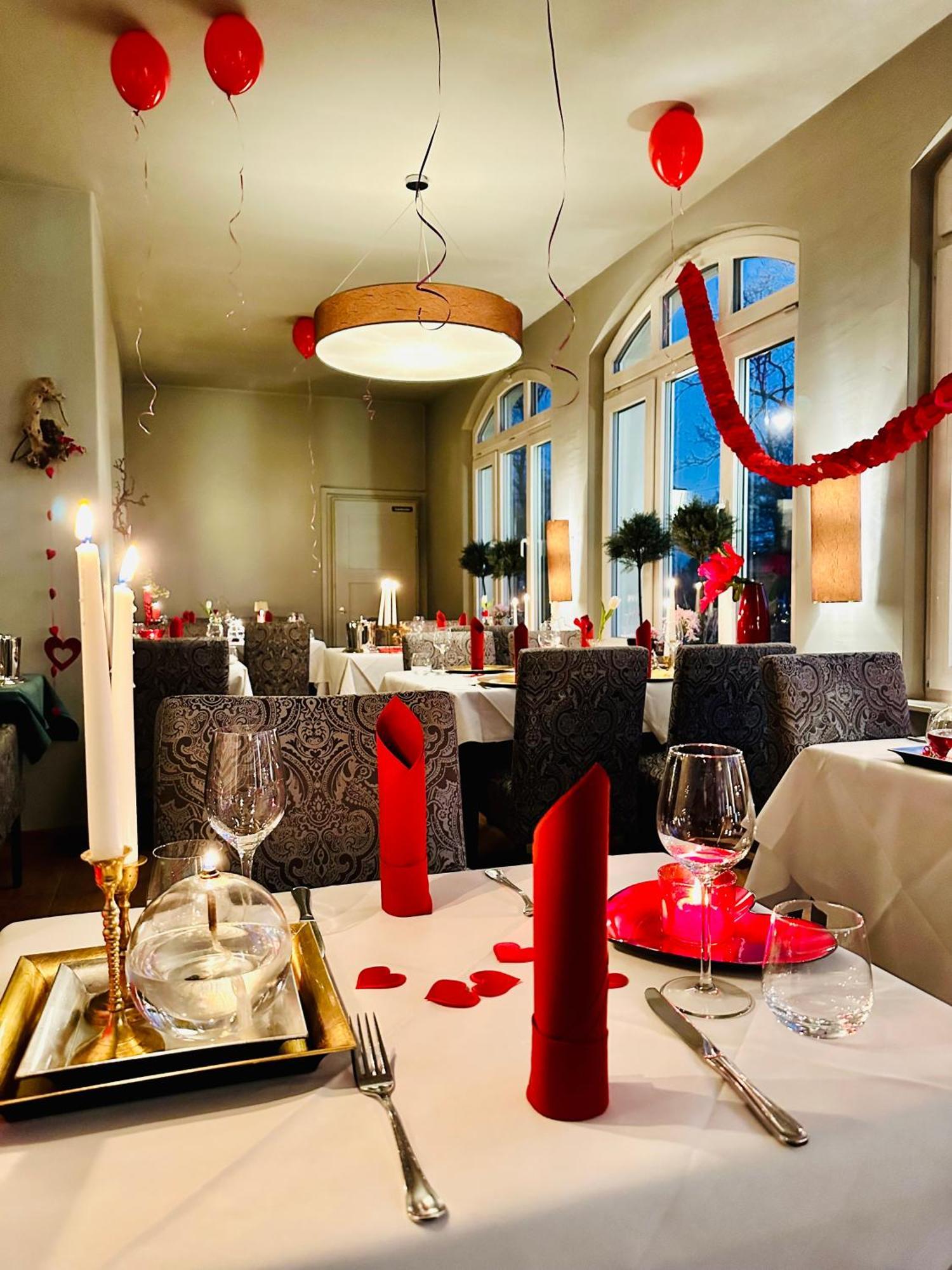 Zu Den Linden - Radebeul Pension Mit Restaurant Экстерьер фото