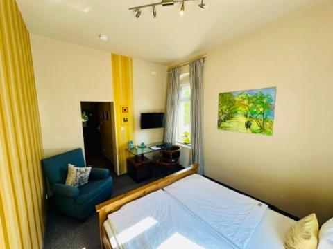 Zu Den Linden - Radebeul Pension Mit Restaurant Экстерьер фото