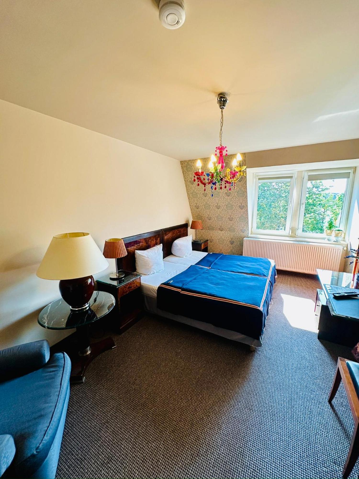 Zu Den Linden - Radebeul Pension Mit Restaurant Экстерьер фото